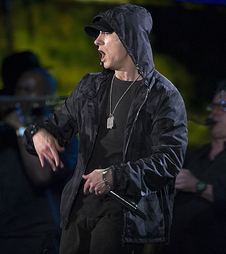 440px-Eminem_live_at_D.C._2014_%28cropped%29