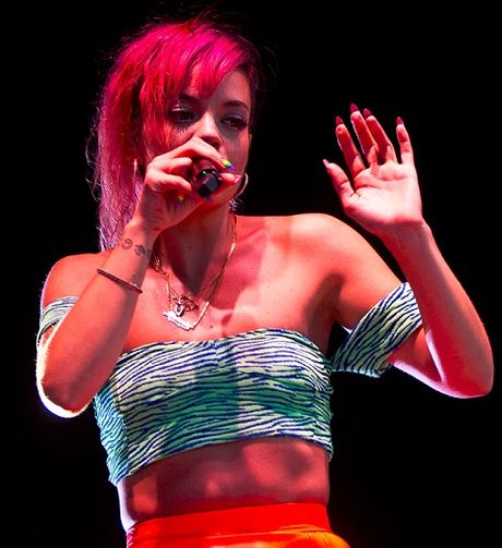 460px-Lily_Allen_at_Southside_2014_-_Cropped