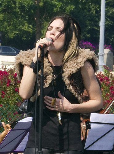 370px-Skylar_Grey_at_Tibet_Talk_for_World_Peace_%28cropped%29